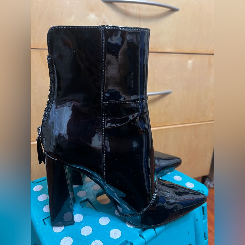 Black boots - Picture 2 of 4